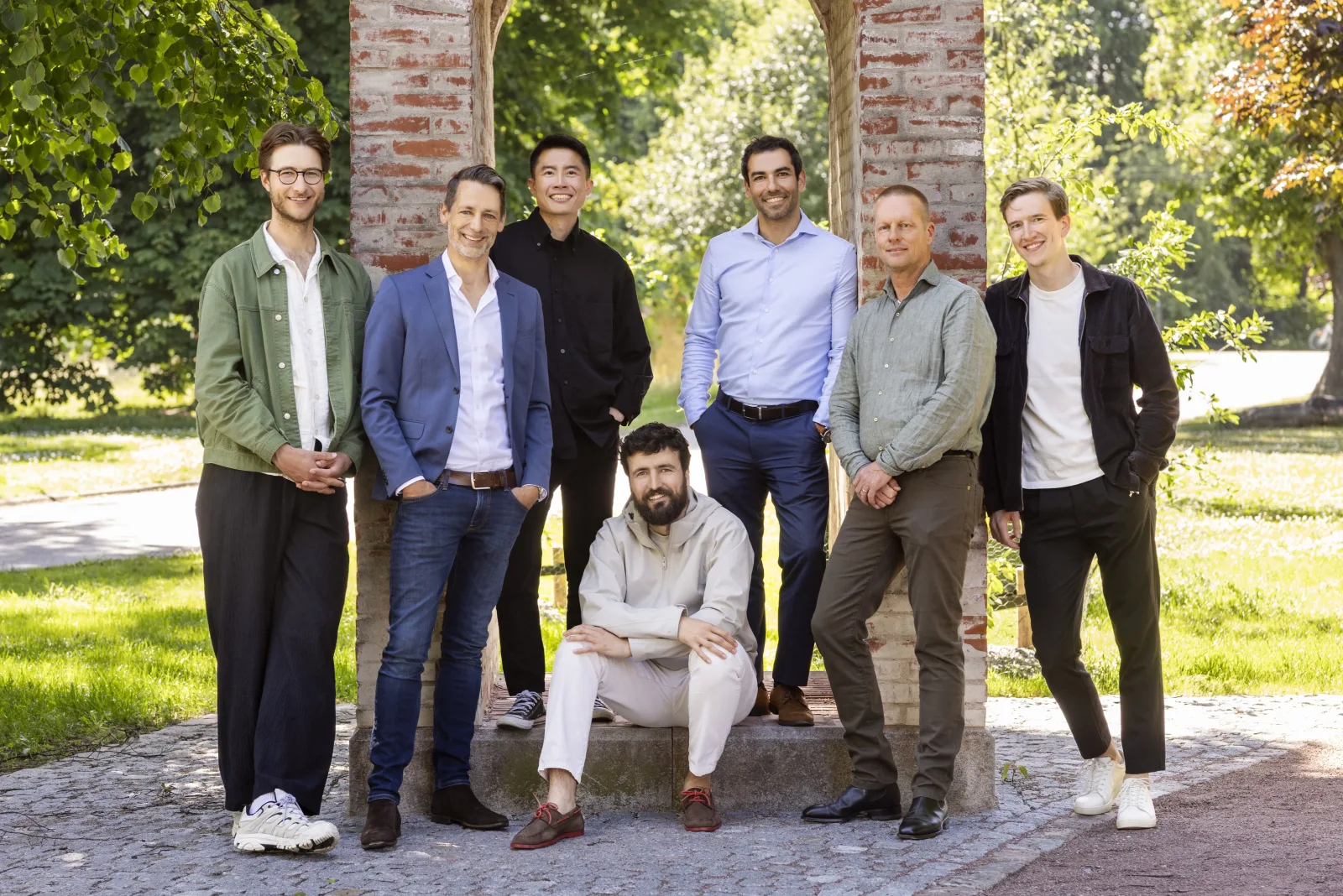 Hela Zerotude-teamet samlat utomhus